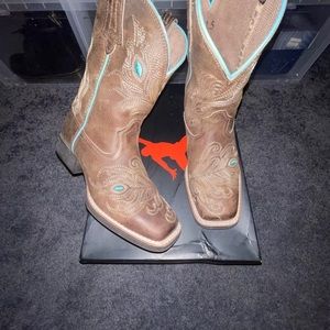 2.5Y cowgirl Boots